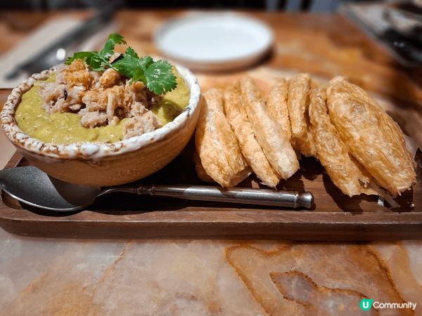 這間泰國餐廳的食物很美味，今天3人行，點了一個二人套餐加一個...