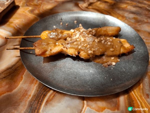 這間泰國餐廳的食物很美味，今天3人行，點了一個二人套餐加一個...