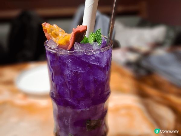 這間泰國餐廳的食物很美味，今天3人行，點了一個二人套餐加一個...