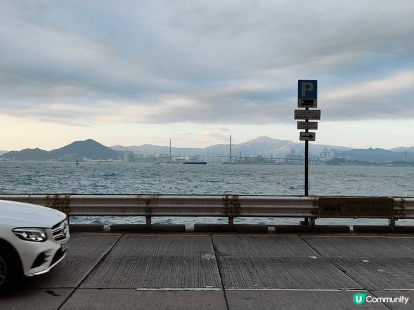坚尼地城的丝茶，承载着浓厚的历史与文化底蕴，是香港独特饮食文...