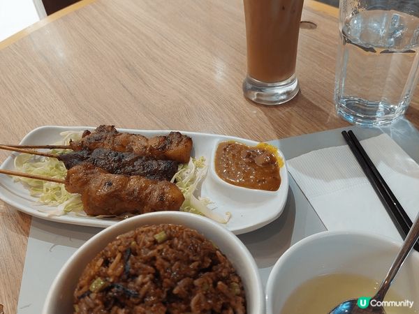 這款是在尖沙咀the one內的間泰國餐廳，午餐價合理和味道...