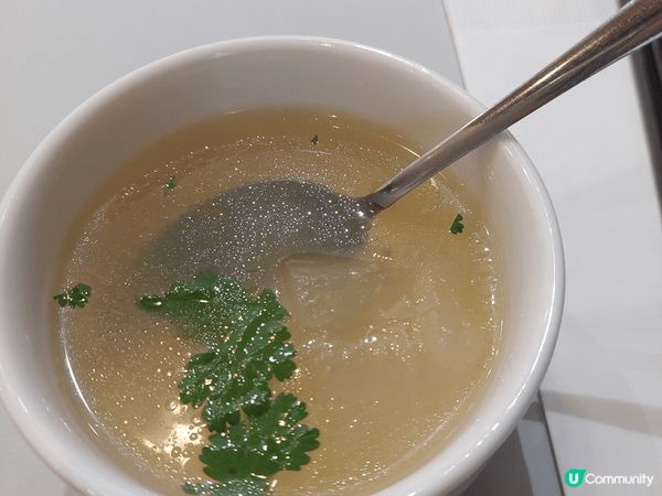 這款是在尖沙咀the one內的間泰國餐廳，午餐價合理和味道...