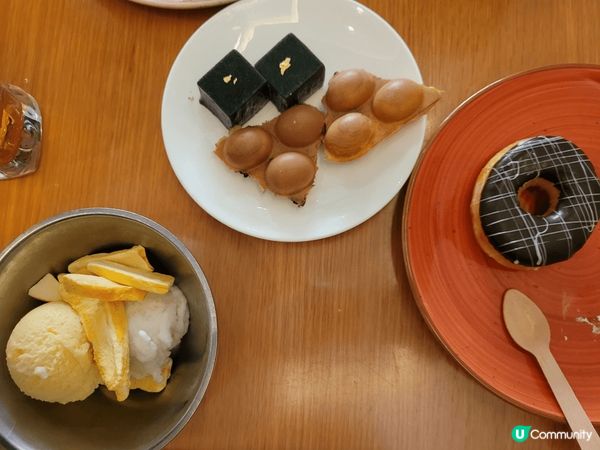 2月中同老公去康得思酒店食下午茶自助餐有好多款式嘅甜品，啱哂...