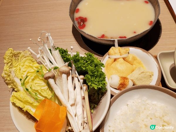 火鍋是好多人都喜歡吃的。這間好鍋日子有不同湯底選擇，這個是藥...