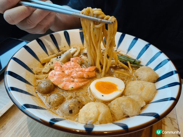 今天晚餐，我們選擇了熟悉的《咖吔》，因為這裡有一道讓我們念念...