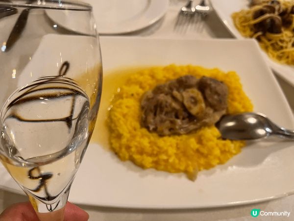 去意大利🇮🇹一定要試吓當地美食，加上餐廳自家製麵包同白酒，享...