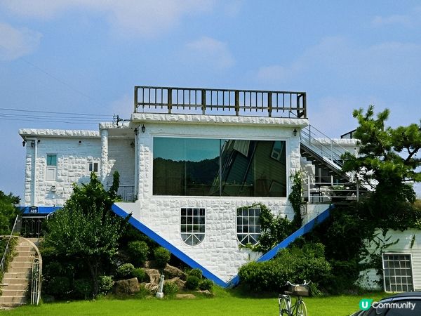 江華島Amoene Cafe以傾斜建築設計而聞名，吸引無數人...