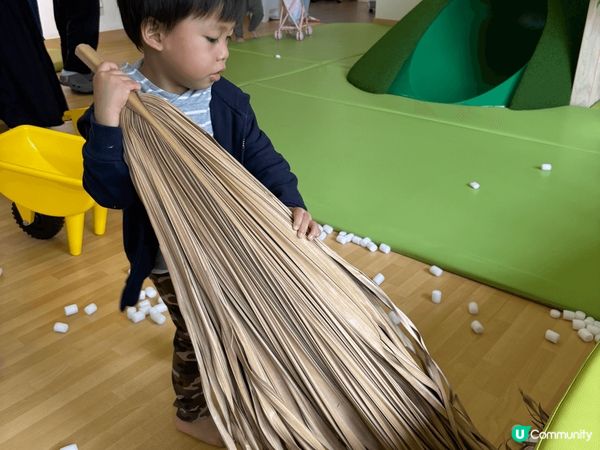 屯門童亮館玩自由遊戲讓小朋友沒有規限自由探索，還不時轉主題，...