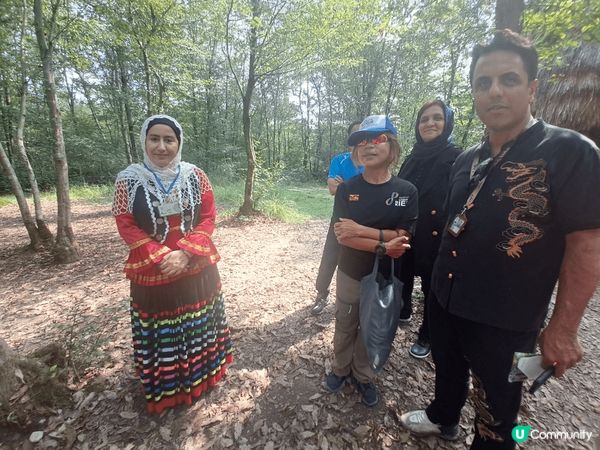 去伊朗旅行，玩得很開心，去名勝古蹟，去購物，認識不少伊朗朋友...