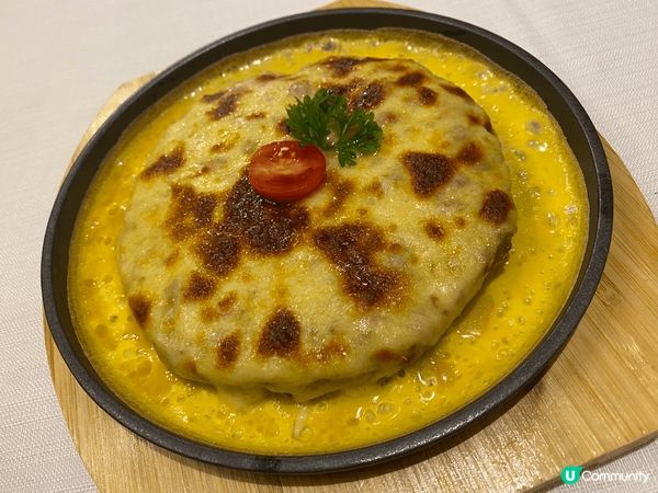 這間是位於深圳的俄士廚房，鄰近火車站，最吸引我是它美輪美奐的...