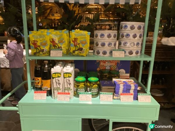 這間是位於深圳的俄士廚房，鄰近火車站，最吸引我是它美輪美奐的...