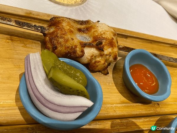 這間是位於深圳的俄士廚房，鄰近火車站，最吸引我是它美輪美奐的...