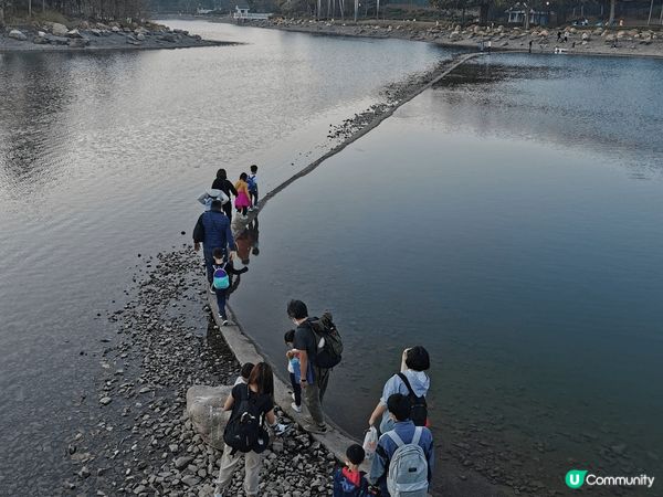 迪欣湖那景色，簡直美，湖水藍得跟藍寶石一樣，看得人心曠神怡。...
