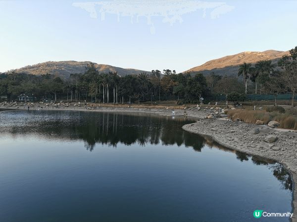 迪欣湖那景色，簡直美，湖水藍得跟藍寶石一樣，看得人心曠神怡。...