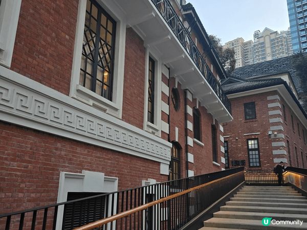 大館，是舊中區警署，為香港法定古蹟，建築具維多利亞時代風格及...