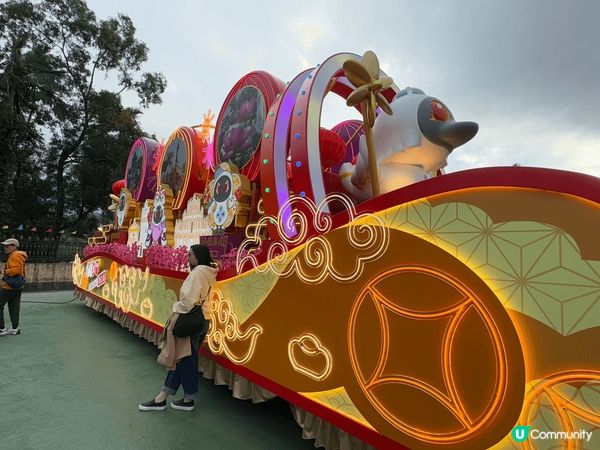 大埔林村新春市集，規模可以媲美年宵市場，有大型賀年吹氣公仔及...