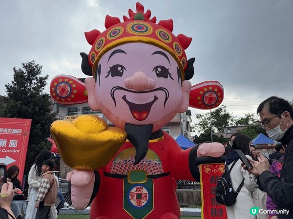 大埔林村新春市集，規模可以媲美年宵市場，有大型賀年吹氣公仔及...