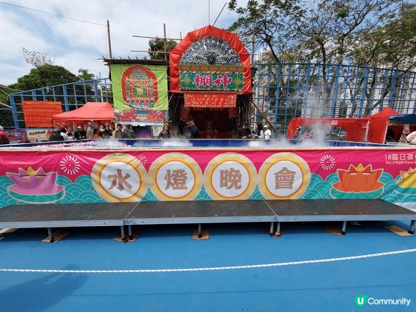 鴨脷洲洪聖傳統文化節打卡點,莫過於水燈晚會的水燈,早上影相都...