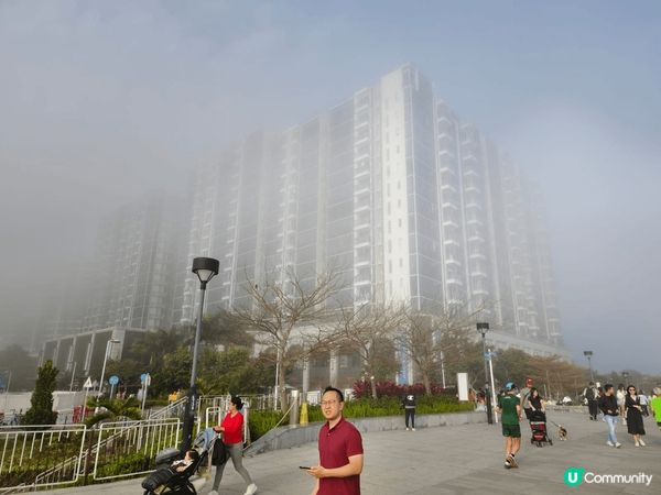 星期六香港周圍都很大霧，能見度極差，但亦都有點香港特色！
