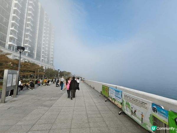 星期六香港周圍都很大霧，能見度極差，但亦都有點香港特色！

