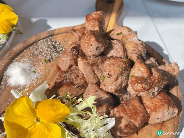 Layback Cafe & Bar 位於銅鑼灣時代廣場附近...