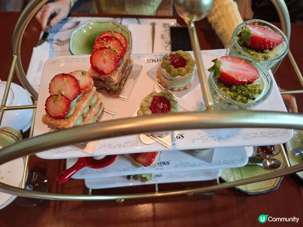 四位閨蜜，選擇了紅磡都會海逸酒店的咖啡廊，享受了一款名為開心...