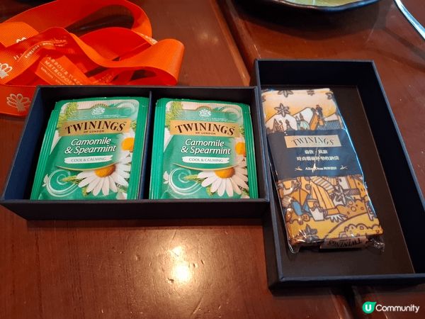 四位閨蜜，選擇了紅磡都會海逸酒店的咖啡廊，享受了一款名為開心...