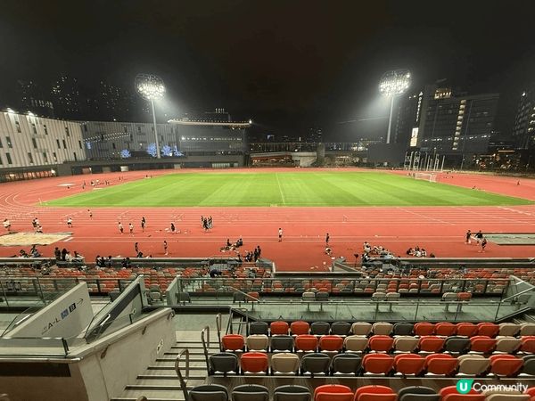 我昨晚與跑友親身前往啟德體育園內的啟德青年運動場試跑。今早我...