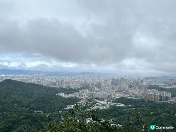 烘爐地南山福德宮, 位於南勢角山上，視野廣闊，空氣清新！最重...