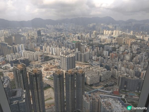 Sky100 係香港位處最高點嘅室內觀景台，九龍區最高觀景台...
