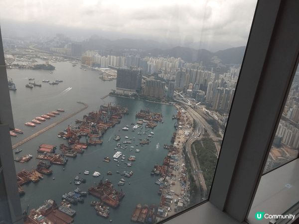 Sky100 係香港位處最高點嘅室內觀景台，九龍區最高觀景台...