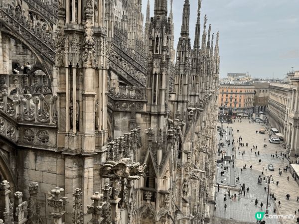 意大利五漁村同米蘭大教堂。五漁村係世界文化遺產兼國家公園，環...