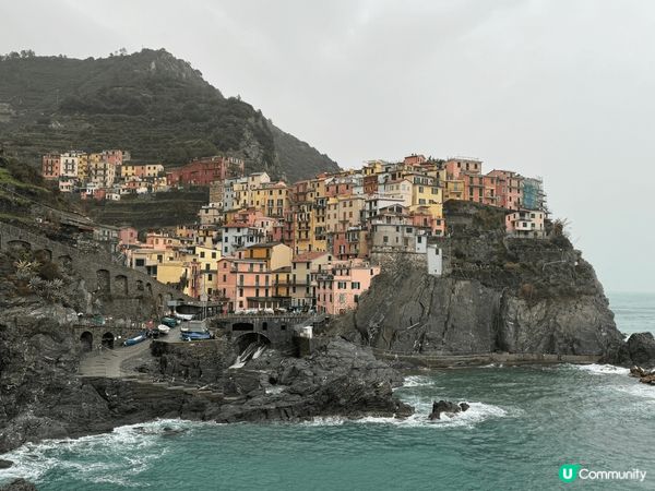 意大利五漁村同米蘭大教堂。五漁村係世界文化遺產兼國家公園，環...