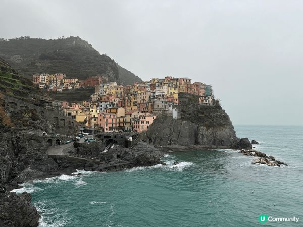 意大利五漁村同米蘭大教堂。五漁村係世界文化遺產兼國家公園，環...