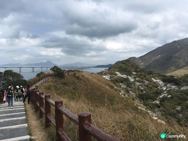 大澳有一條虎山郊遊徑，都適合一家老小，雖然不難行，但有很多梯...