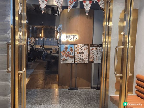 日式洋食店，座位闊落，職員好細心，我著白色衫但點左咖哩，就提...