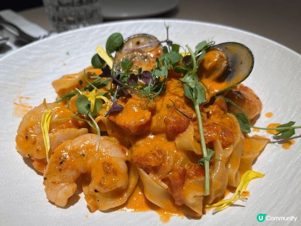 半自助餐緊係要嚟呢間🤩有餐湯，可以自己揀半自助前菜，主餐，仲...