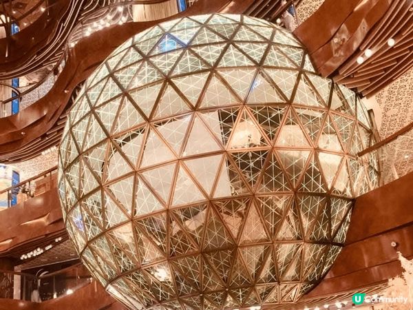 假日好去處，白天在這裡購買最愛的波鞋，晚上吹着海風，真是一大...