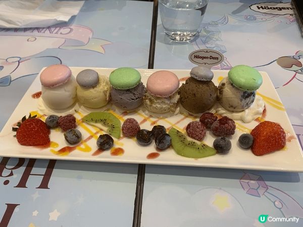 雪糕馬卡龍有不同水果的配搭，每個雪糕球都有獨特嘅口味，充滿水...