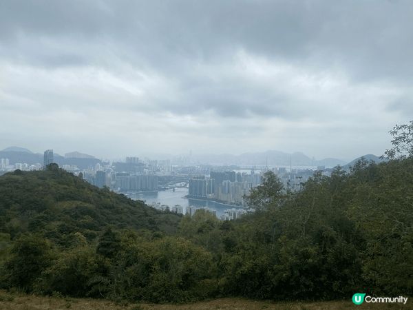春遊好去處，能夠俯瞰荃灣景色，對行山新手非常友好的行山路線