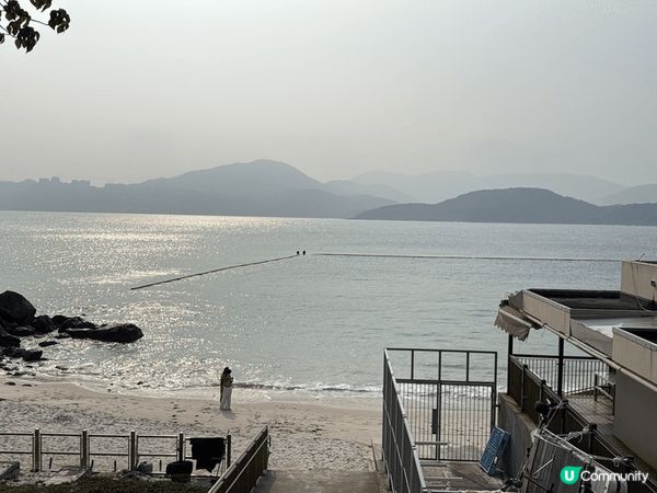 從西貢碼頭上船就可以去到月半灣，海灘的水清晰可望到好靚既海景...