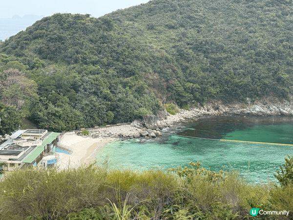 從西貢碼頭上船就可以去到月半灣，海灘的水清晰可望到好靚既海景...