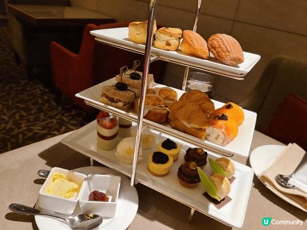 你好友相聚，吃了一份美味的下午茶