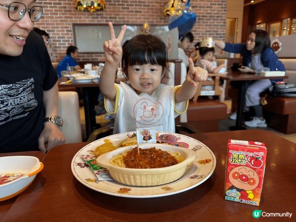 第一次一家三口去旅行，去了日本大阪，帶晴晴去了麵包超人博物館...