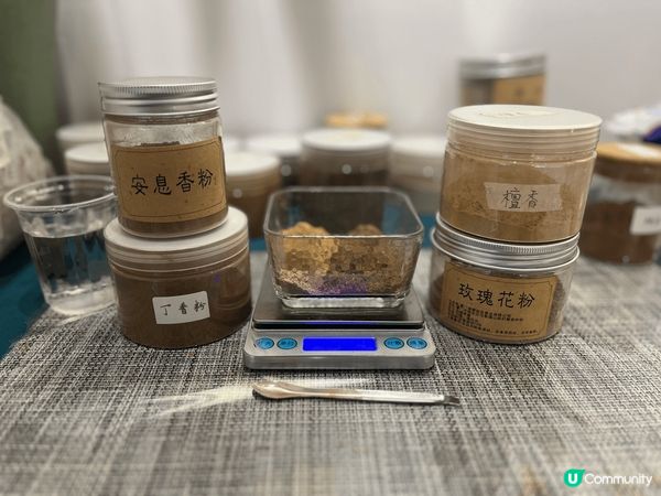 喺上海為咗同閨密創造共同旅行回憶,揀咗一間非遺手作香牌嘅工作...