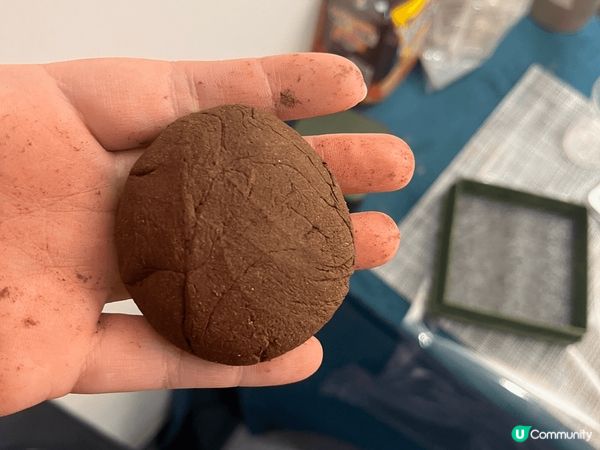 喺上海為咗同閨密創造共同旅行回憶,揀咗一間非遺手作香牌嘅工作...