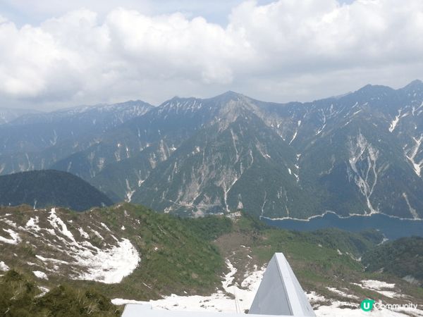 日本立山黑部是一個很值得去旅遊打卡的地方，整個山頭都佈滿冰雪...