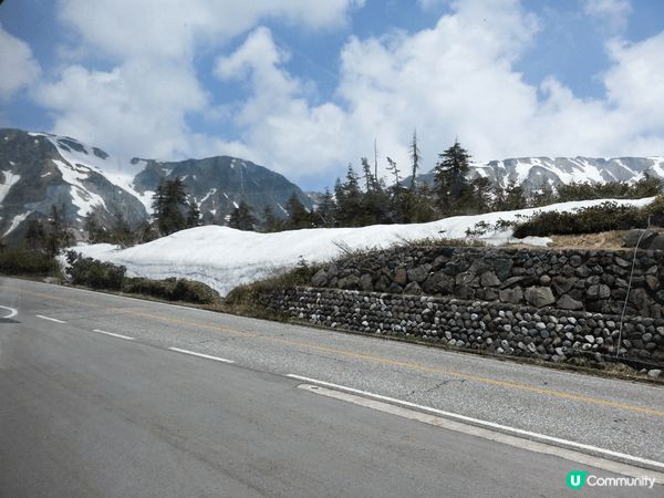 日本立山黑部是一個很值得去旅遊打卡的地方，整個山頭都佈滿冰雪...
