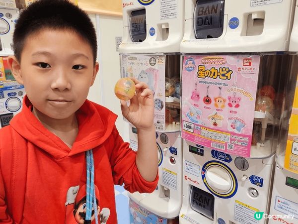 去日本旅行，小朋友最鐘意扭蛋，價錢比香港平，款式又多，用嚟做...