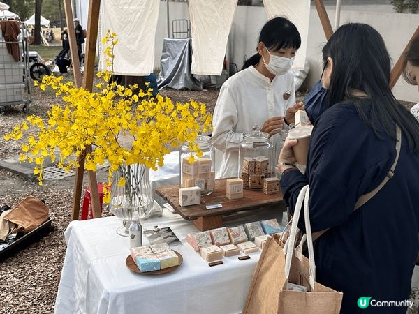幸運地遇上市集，市集上有好多不同而有特色精美的當地手工藝品，...